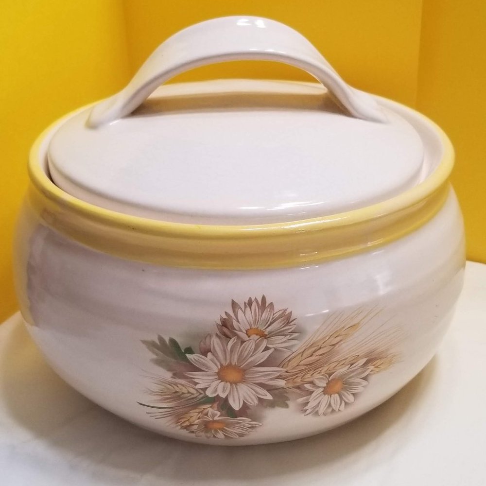 Vintage Casserole Crock w Lid Soup Tureen Cookie jar Daisy Wheat pattern large